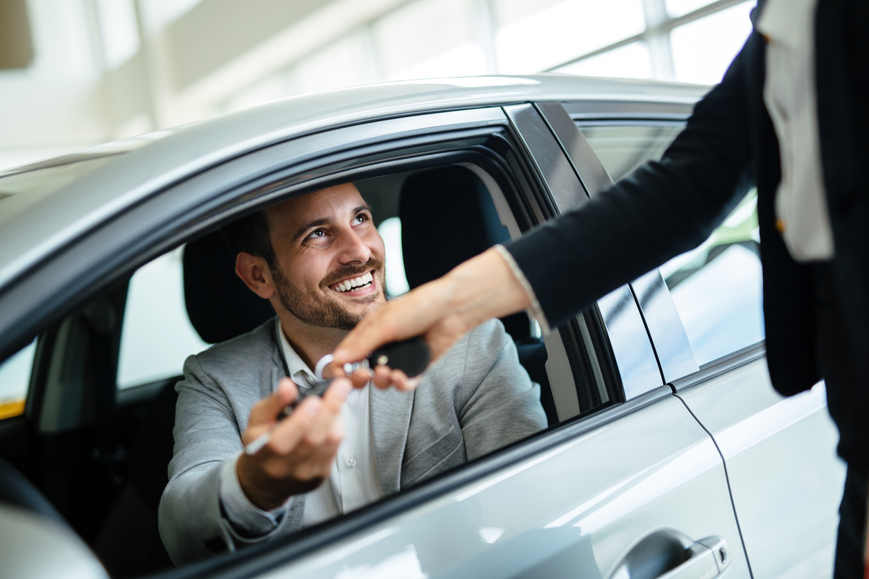 Benefits of Trading In Your Car at a Dealership 