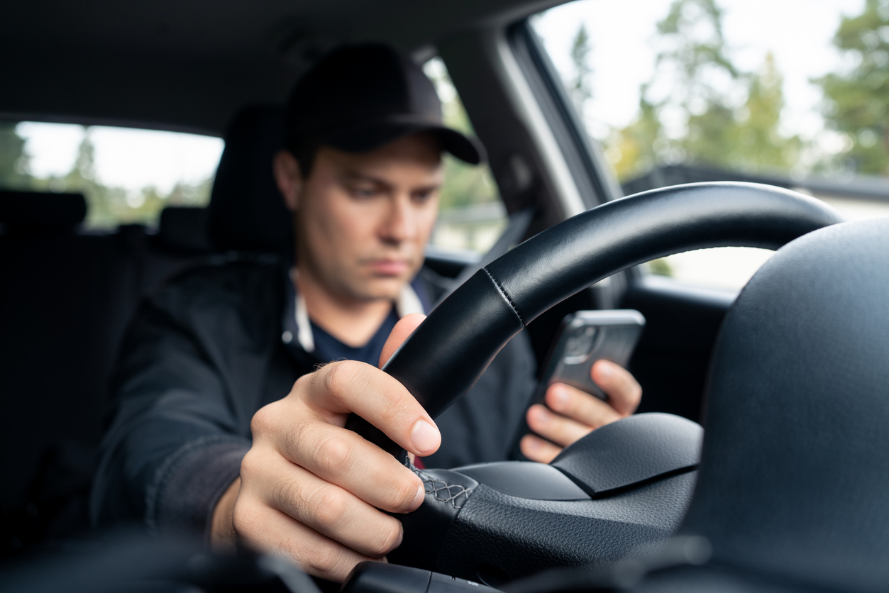 6 Ways to Avoid the Dangers of Distracted Driving